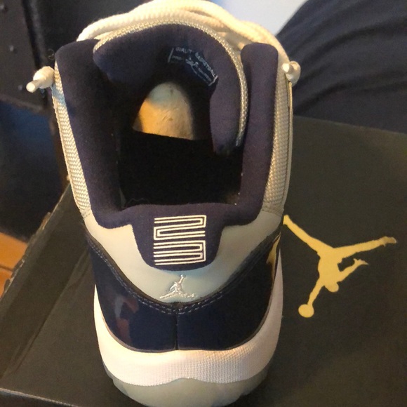 Jordan 11 Georgetown - Picture 5 of 6